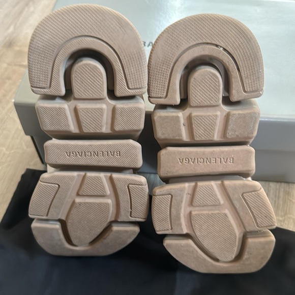 Balenciaga Women’s Speed 2.0 Recycled Knit Sneaker in Beige - Picture 9 of 10